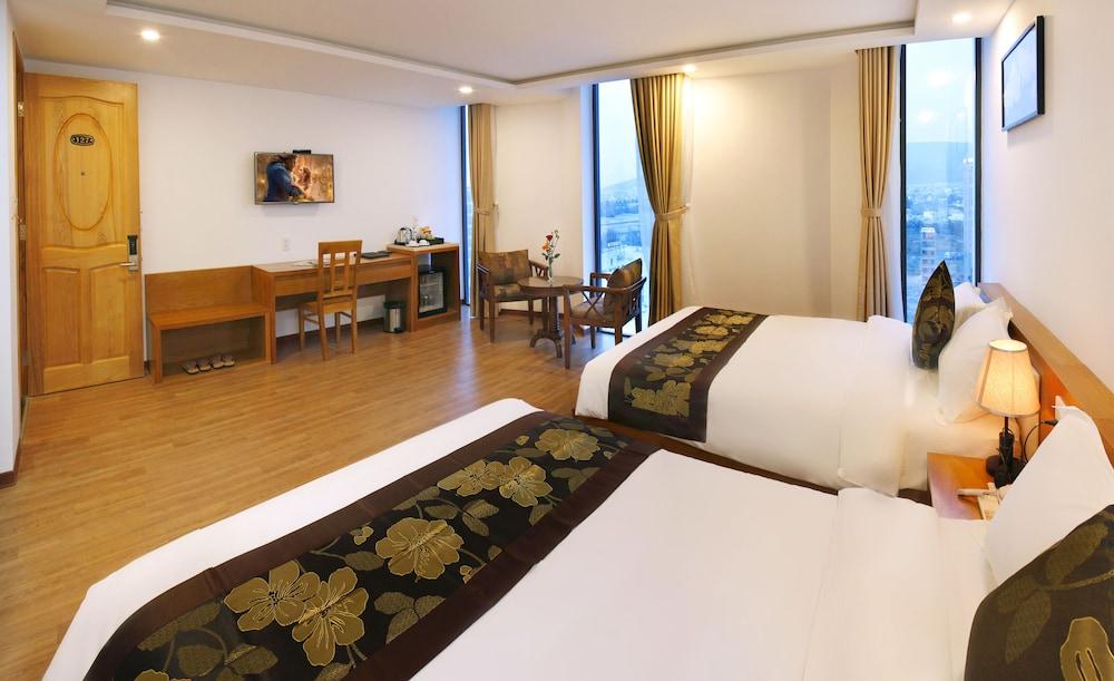 Merry Land Hotel Da Nang Esterno foto